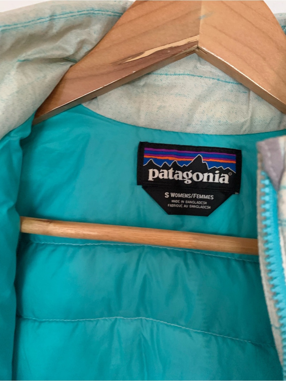 Patagonia Women's Light Mint Quilted Puffer Jacket with Teal Zippers | S - Picture 9 of 13
